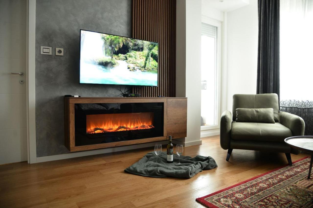 Mirror Apartment With Private Parking Novi Sad Buitenkant foto