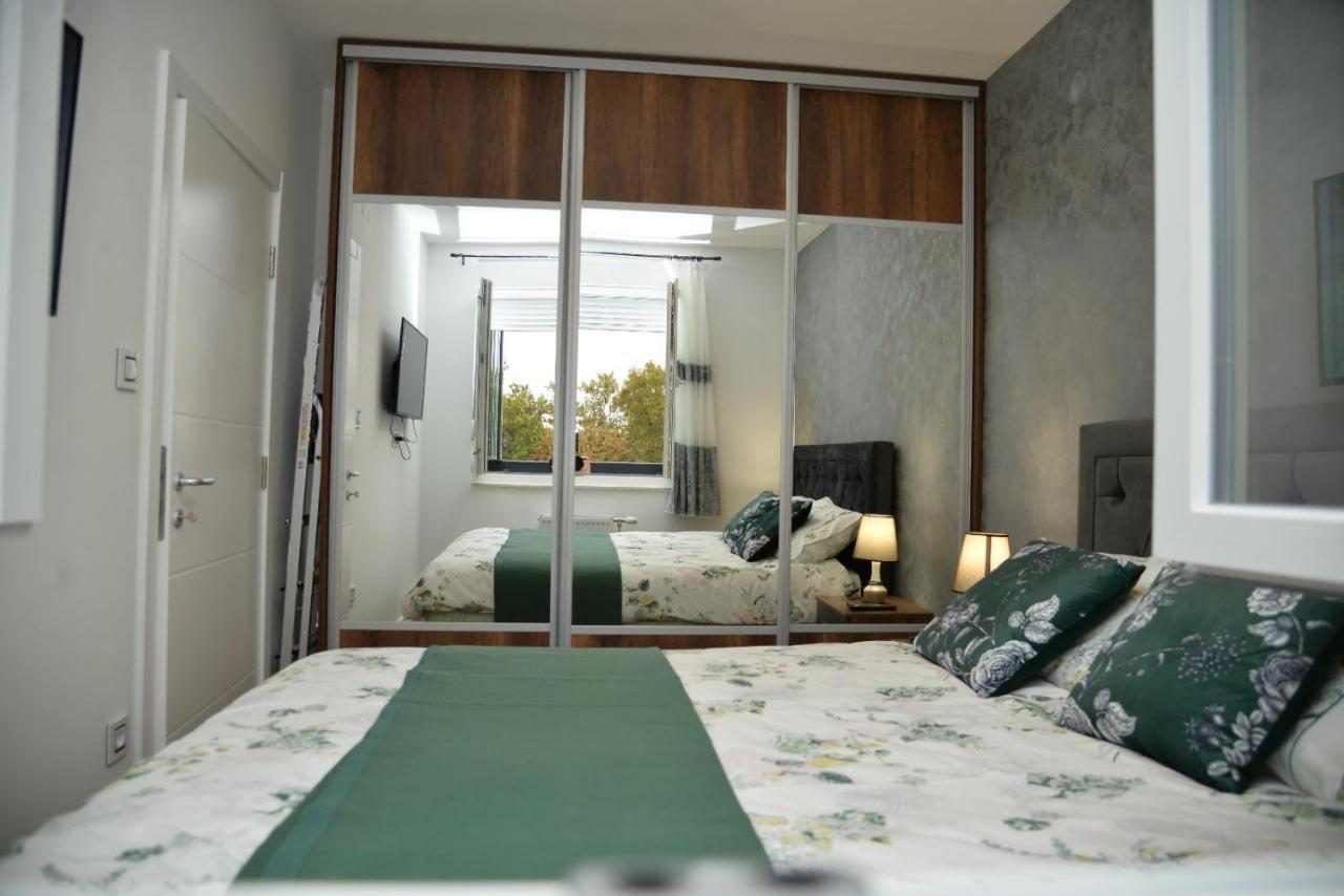 Mirror Apartment With Private Parking Novi Sad Buitenkant foto