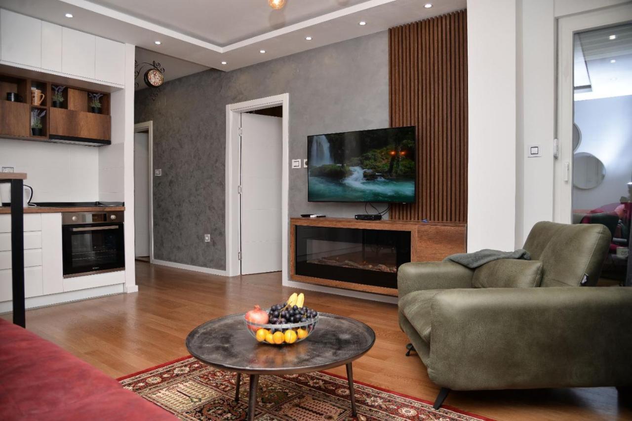 Mirror Apartment With Private Parking Novi Sad Buitenkant foto