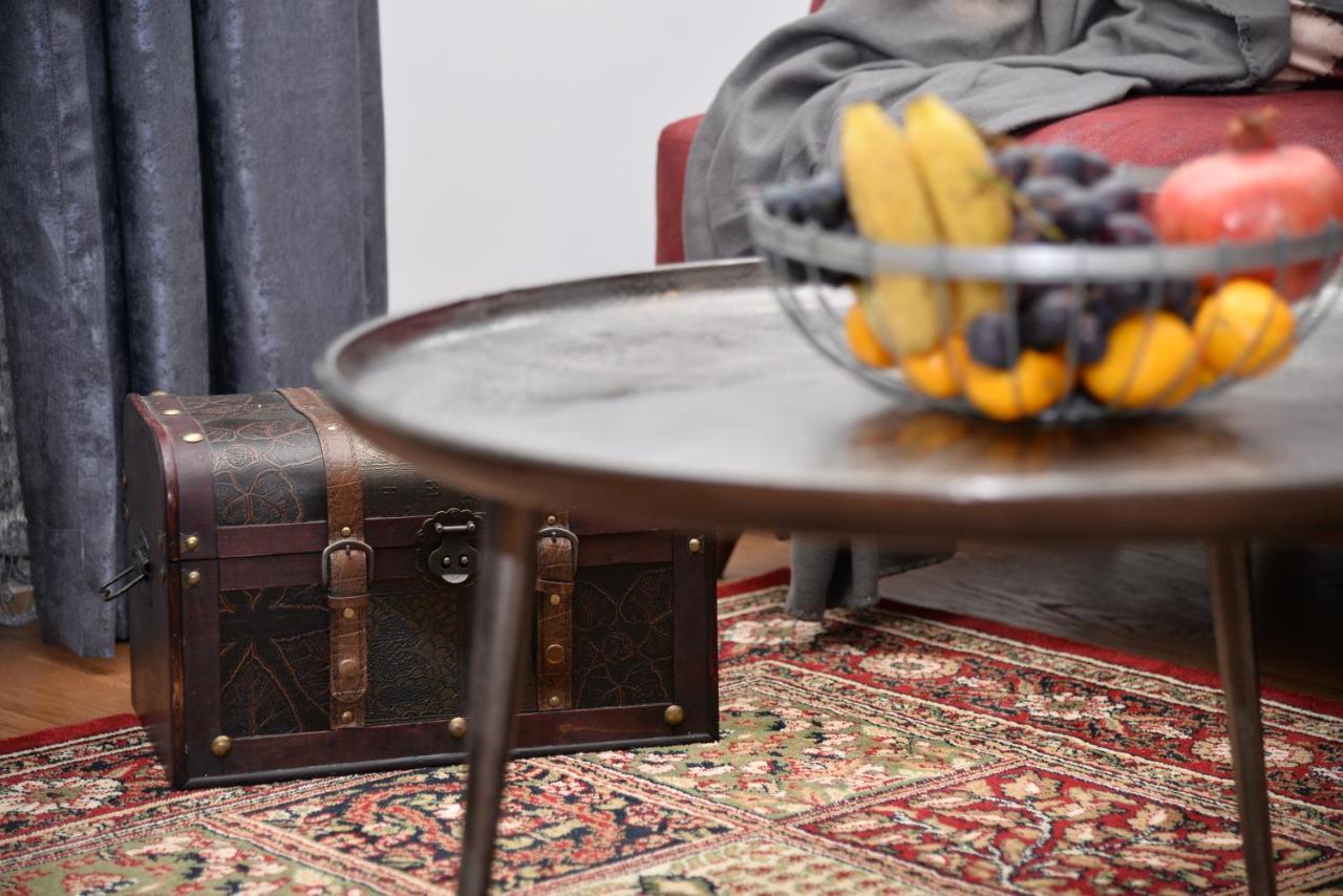 Mirror Apartment With Private Parking Novi Sad Buitenkant foto