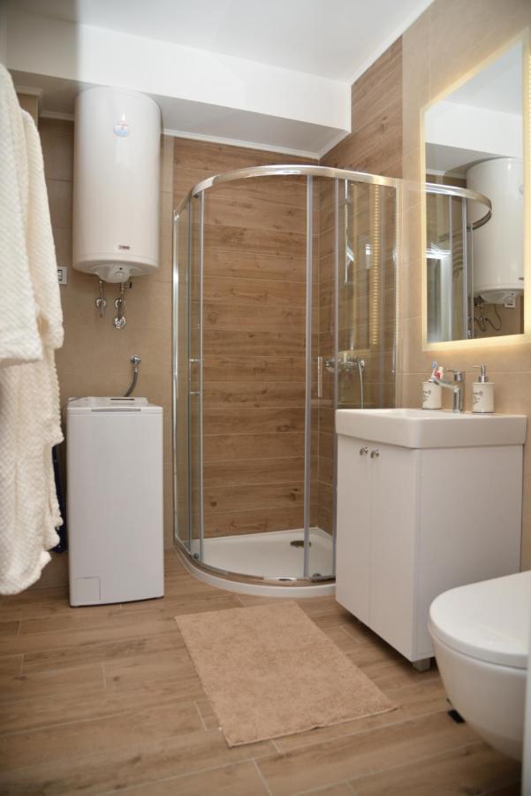 Mirror Apartment With Private Parking Novi Sad Buitenkant foto