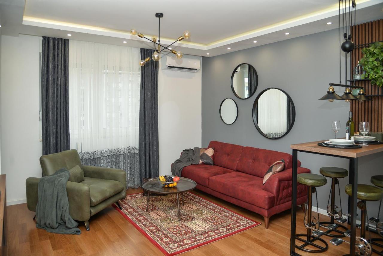 Mirror Apartment With Private Parking Novi Sad Buitenkant foto