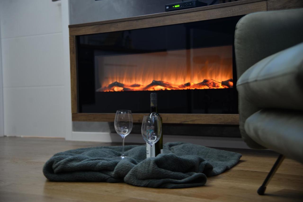 Mirror Apartment With Private Parking Novi Sad Buitenkant foto